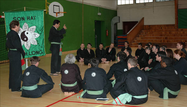 le matre choisit les responsables encadrant le stage.