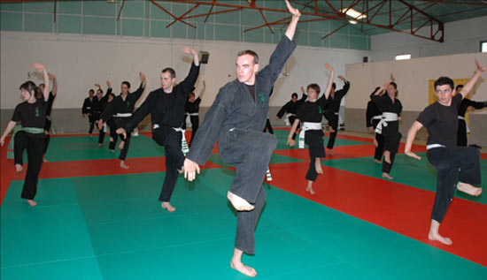 Dcouverte du tatami dans la salle Damato.